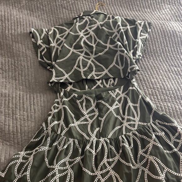 Chic Olive Patterned Midi Dress - Picture 4 of 4